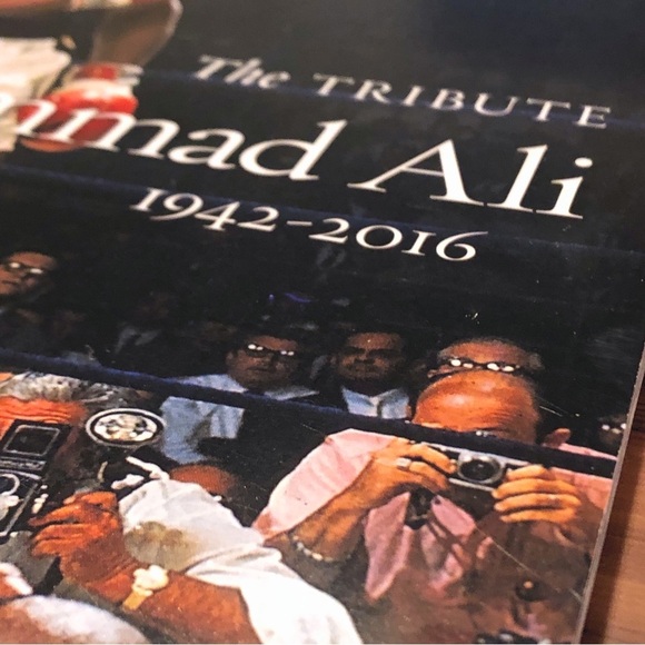 Sports Illustrated Muhammad Ali Tribute Limited Edition 2016 - Picture 3 of 10